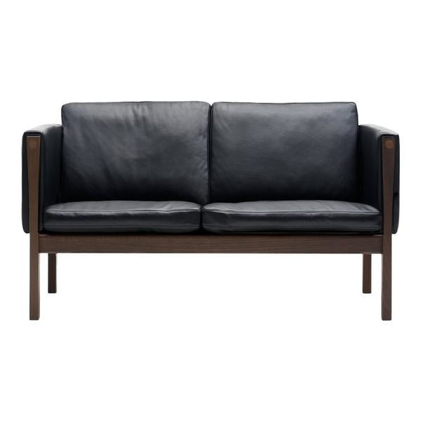 CH 162 Sofa Walnut