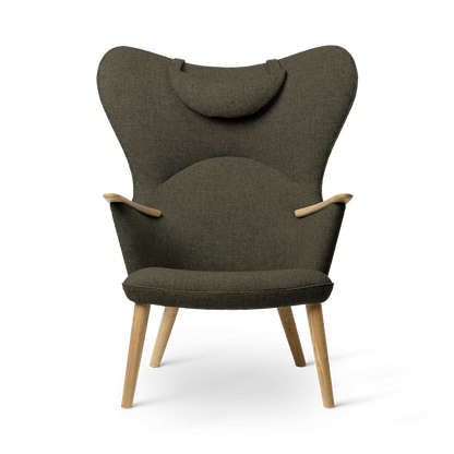 CH78 Mama Bear Lounge Chair Oak