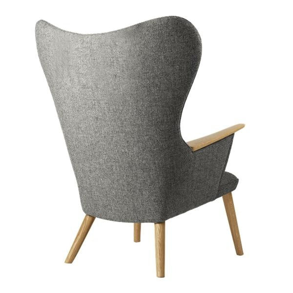 CH78 Mama Bear Lounge Chair Oak