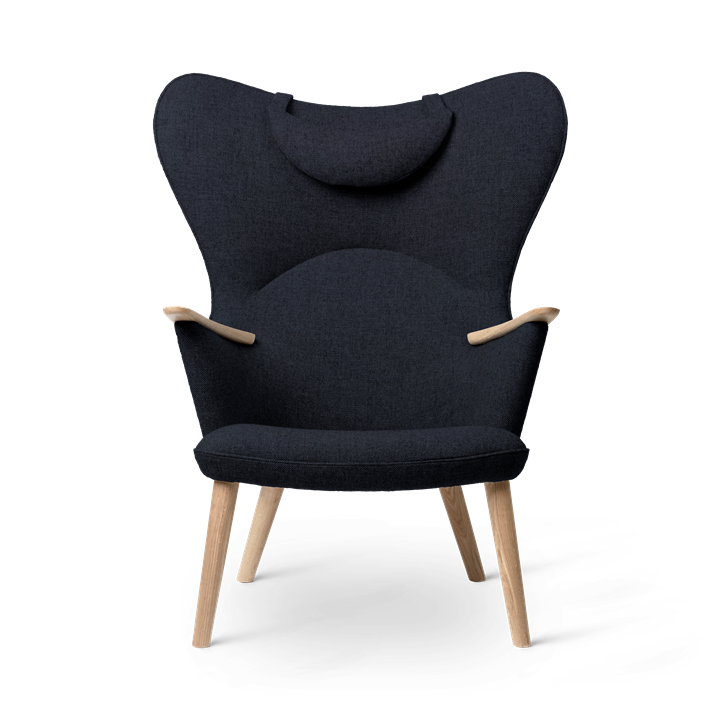 CH78 Mama Bear Lounge Chair Oak
