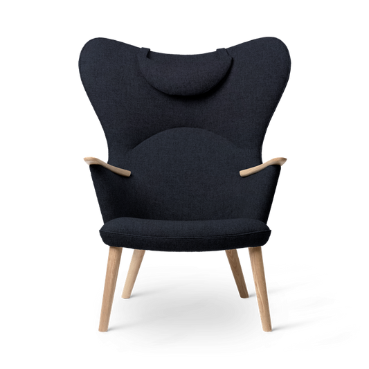 CH78 Mama Bear Lounge Chair Oak