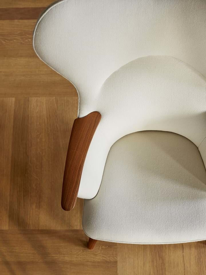 CH78 Mama Bear Lounge Chair Walnut