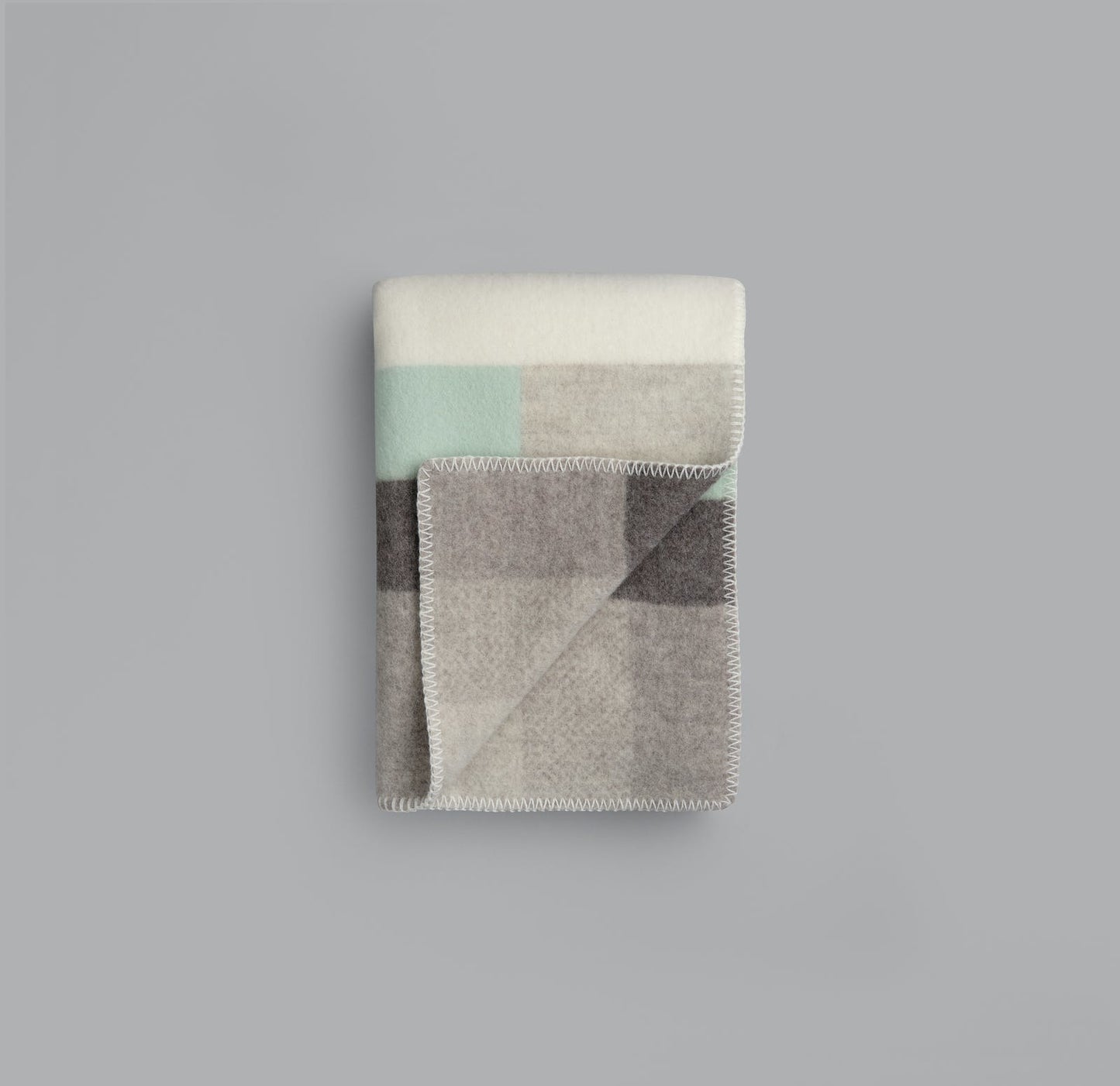 Mikkel Throw