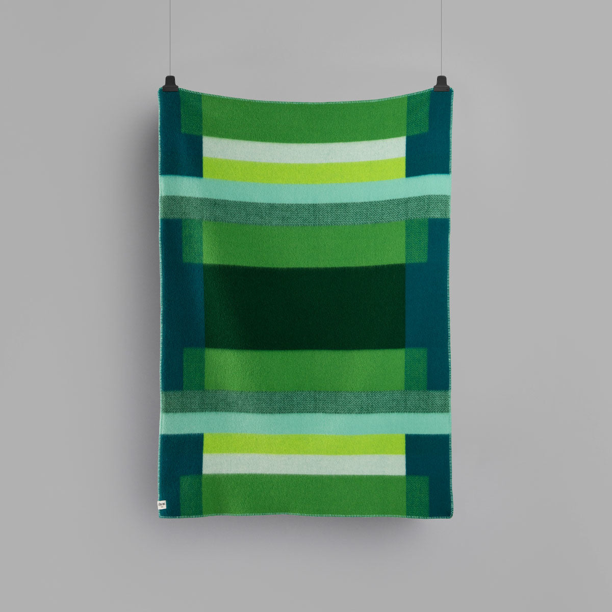Mikkel Throw