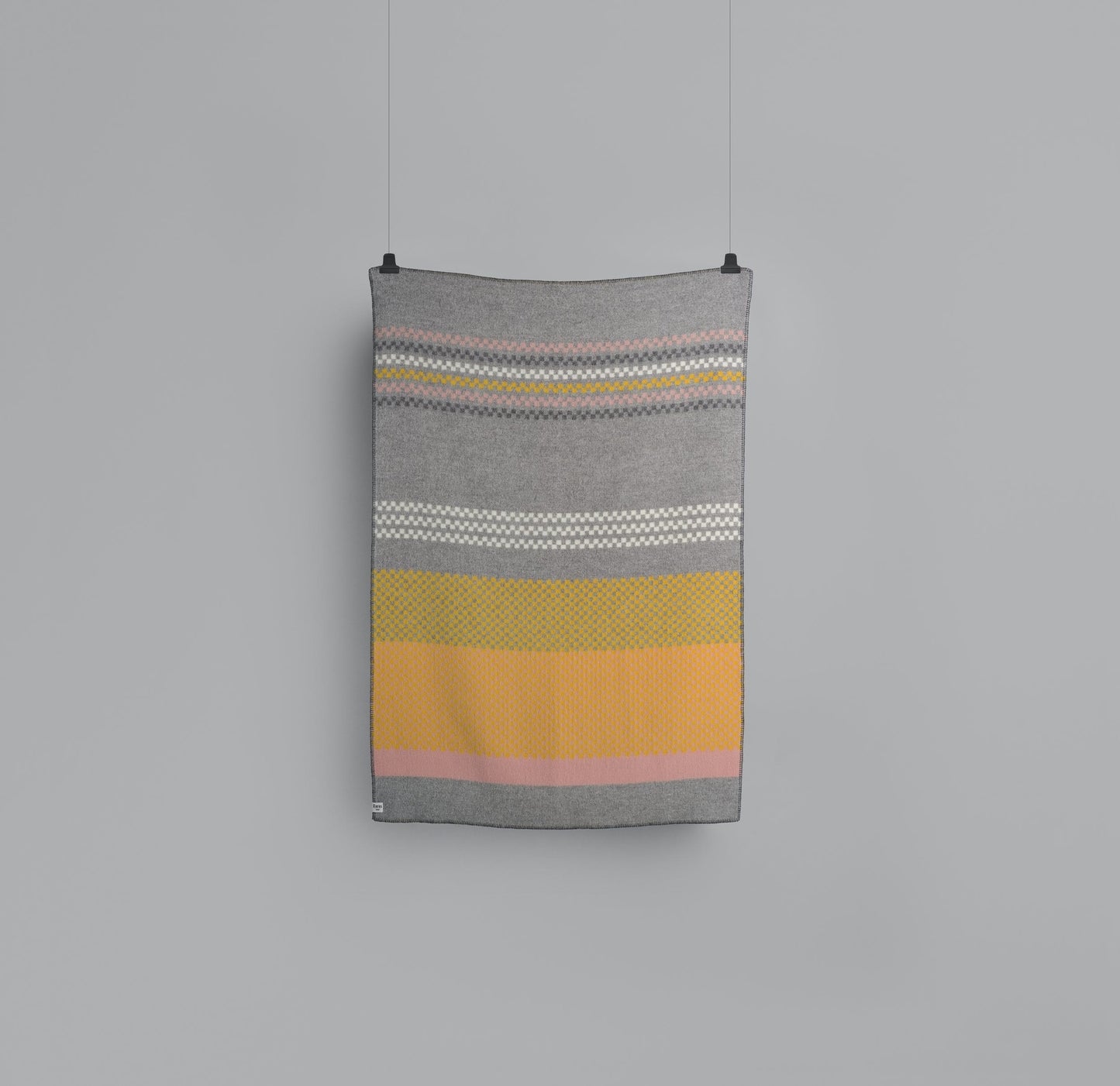 Toskaft throw