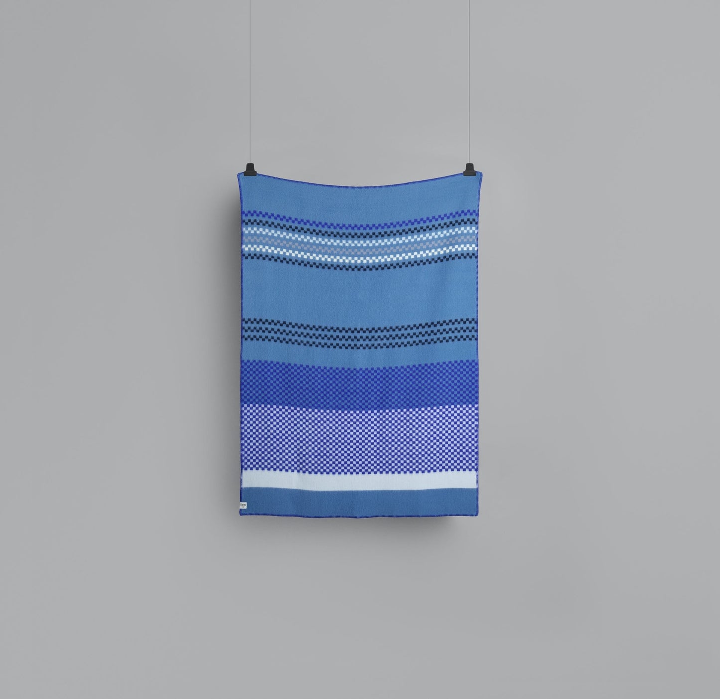 Toskaft throw