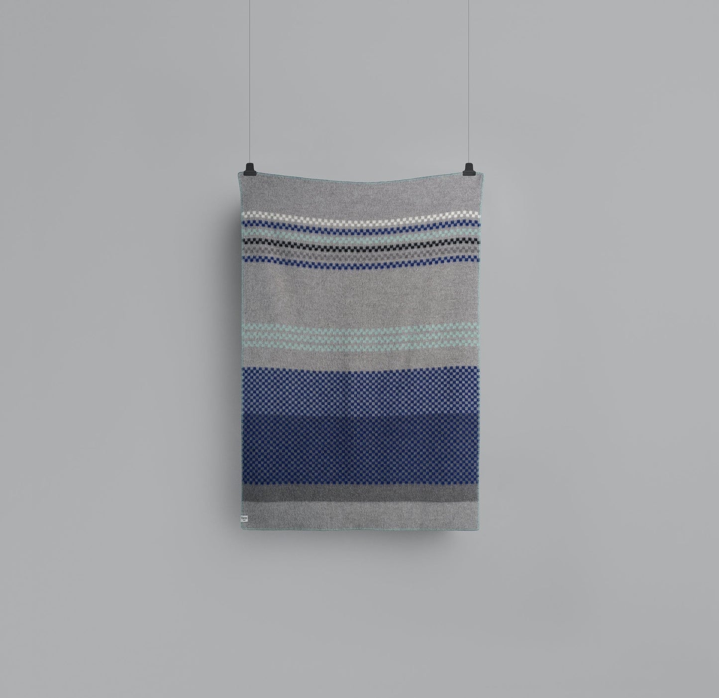 Toskaft throw