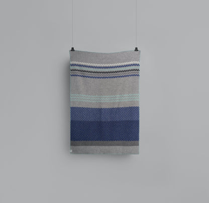 Toskaft throw