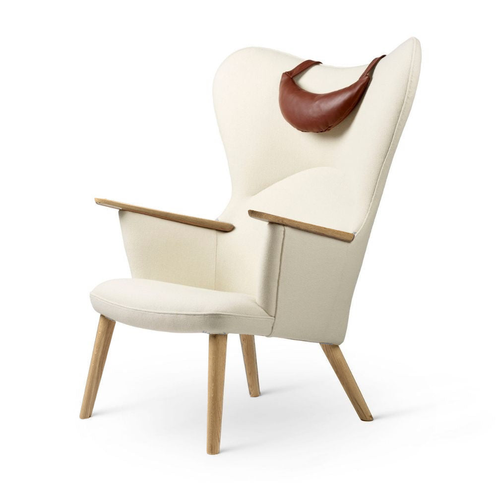 CH78 Mama Bear Lounge Chair Oak